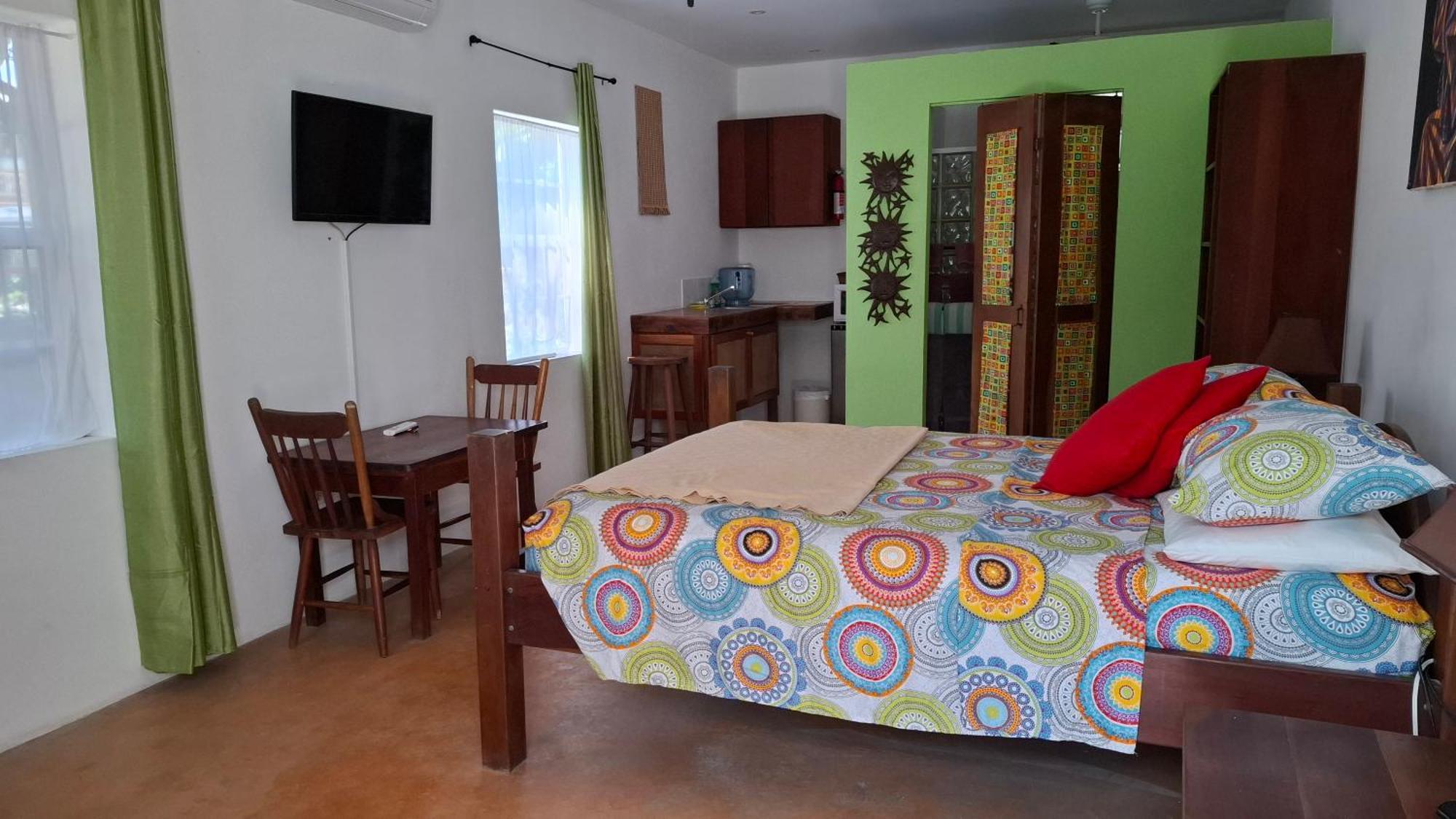 Amanda'S Place Green Studio - Pool And Tropical Garden Caye Caulker Exteriér fotografie